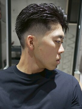 メッツ 原宿(METS) MEN'S/かき上げサイドパート×フェード/メンズパーマ/短髪