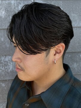 ヒュイル バイ ニアウ(Hwyl by Niau) メンズマッシュセンターパートスパイラルパーマニュアンスパーマ