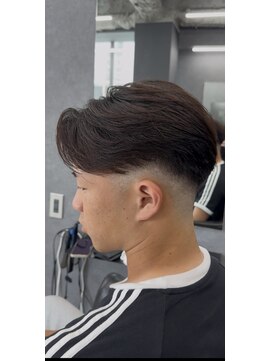 MEN’S HAIR/フェードセンターパート