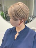 50代女性に似合う上品白髪ぼかしショートヘア