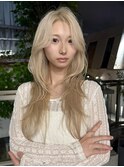 原宿ハッシュカットミディアムレイヤーカットホワイトベージュ