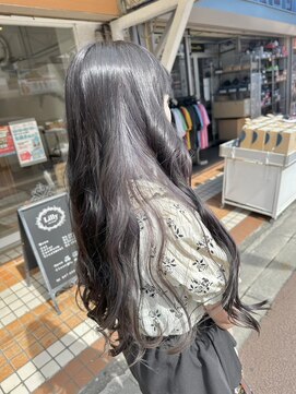 リリー 勝田台店(Lilly) 〈Lilly勝田台 佐藤愛〉インナーカラー × シルバー