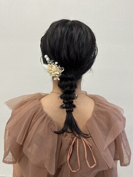 ソソ(soso) 【カンナ/横浜/ブリーチ】参列お呼ばれアレンジ　編み下ろし