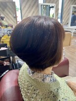 ルネッサンスヘアー ラファエロ(RAFFAELLO)&nbsp;艶々グレーカラー　ショートボブ　丸みショート　マッシュボブ