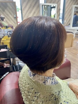 ルネッサンスヘアー ラファエロ(RAFFAELLO) 艶々グレーカラー　ショートボブ　丸みショート　マッシュボブ