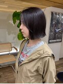 切りっぱなしボブ外はね毛流れカットシースルーバング