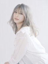 ユーレルム(U-REALM) セミロングレイヤー/ハイトーン/シルバーカラー/ホワイトカラー