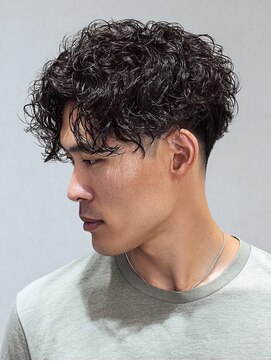 リベルテ グリット(Liberte Grit) 20代◎波巻きツイストスパイラル×フェードカット大人ワイルド