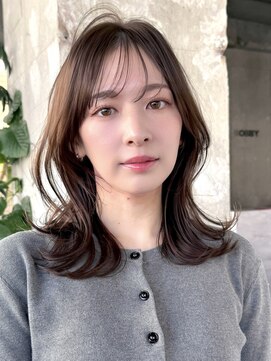 ロビー 表参道(ROBBY) ミディアムレイヤー/20代30代40代/顔周りカット/大人可愛いヘア