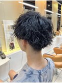 社会人◎ツイスパ刈り上げマッシュ縦落ちパーマで好印象