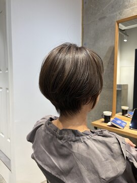 アルトル 池袋2nd(altru) グレージュ白髪ぼかし×丸みくびれショート