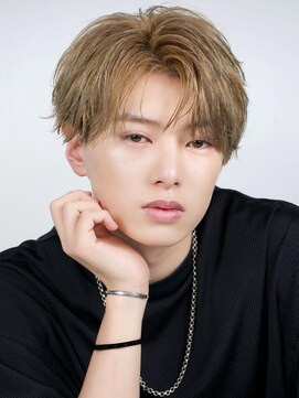 エイド 本店(aid) ハイトーンミルクティーベージュ毛流れコンマバング刈り上げ