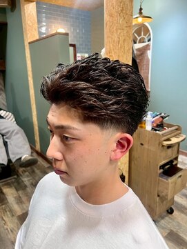 スタンドバーバー 柏(STAND BARBER) MEN’S HAIR/サーフカール/刈り上げセンターパート/<理容室>
