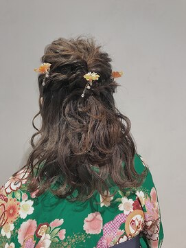 ヴァンクシー バイ ルナ(VANKCY by Luna) 【neolive plus 向ヶ丘】くるりんウェービー ハーフアップ