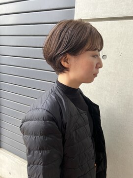 バディヘア ルーツ(BUDDY HAIR ROOTS) くせ毛を活かしたショートスタイル、シースルーバング