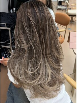 ヌエン 渋谷(NU/EN) 海外バレイヤージュに動くレイヤーカット