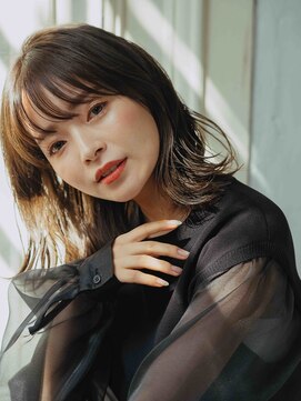 アオ ペルシュ(AO Perche) 外ハネミディ×アッシュベージュ