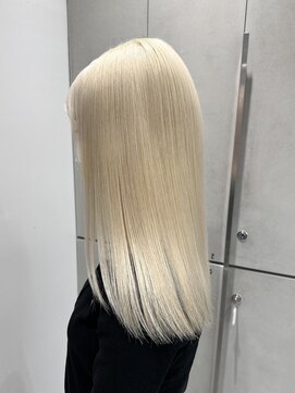 ヘアスペース リズム グリーン(Hair space Rizm green) ホワイトブロンド
