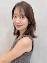 アグノス 青山(Agnos)&nbsp;大人ガーリーダークアッシュミディアムレイヤーカット 小顔