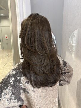 クム(kumu) 20代30代◎韓国風レイヤーカット×オリーブベージュ