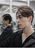 毛流れヘア金髪ナチュラルセンターパートツーブロック