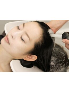 【好評のスパがリニューアル◎】スキンケア発想のヘッドスパで、頭皮からベストコンディションに！