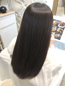 ラウラアンドロー(LAURA&RO) 『LAURA』潤いロング☆ナチュラル艶髪縮毛矯正☆50代