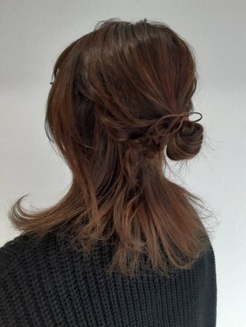 アリー(Ari-) 革紐を使って