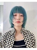 ターコイズグリーンのボブウルフ