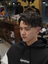 アパッシュ 東光店(Apache)&nbsp;ナチュラルセンターパート×テーパーフェード×スパイラルパーマ