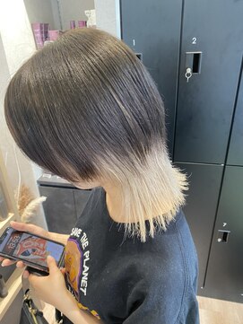 ビアンコ カーロ 二子新地店(Bianco caro) インナーカラー/インナーカラーホワイト/ウルフカット