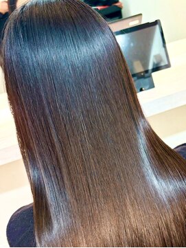 クラヴィア エクラート 梅田店(CLAVIA.ECLART) うる艶/地毛風縮毛矯正