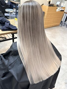 ヌエン 渋谷(NU/EN) 夏におすすめの外国人風バレイヤージュとホワイトベージュロング