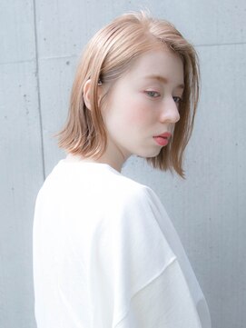 ルティア(Lutia) ハイトーン 耳かけナチュラル切りっぱなしボブ