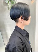 刈り上げショート、ネイビーカラー、グラデーション、前下がり