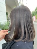 毛先重めのミディアムボブ