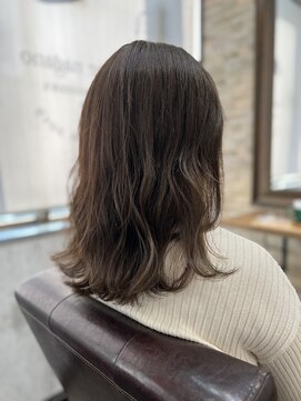 アトリエナガノ(atelier nagano) ニュアンスカラー/センターパート/ツヤ髪スタイル/ブルージュ