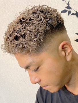 フラワー ナガハマ(Flower Nagahama) ハードパーマ×スキンフェード