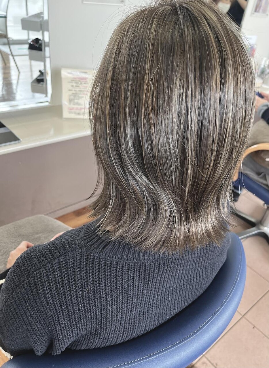ハイライトオリーブベージュカラーケアブリーチヘアカラーボブ