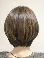 アズール 草加(azule) 白髪ぼかし ハイライトカラー 大人ショート