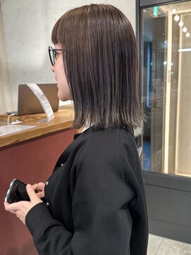 アトリエ(atelier.) 透明感カラー 外ハネ アッシュカラー ボブ 髪質改善 20代 艶髪
