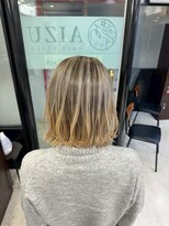 アイズ 本厚木(AIZU) シャドールーツ ミルクティー