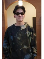 エディ(Edy)&nbsp;メンズセンターパートフェザーパーマ刈り上げ眉カット韓国ヘア