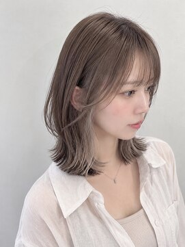 リア(Li'a by neolive) インナーカラー × 顔周りレイヤー