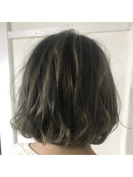 アンフィドットドゥルドゥ(AnFye.dueldo) 【AnFye.dueldo】グラデーションボブ × グレージュカラー