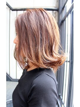 アンビエンテ(ambiente) 外ハネ　ザックリ　ボブ