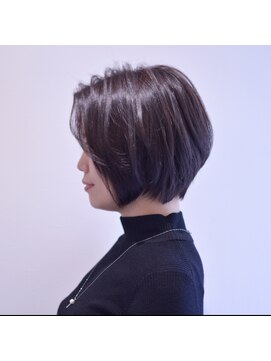 ジューシー(Beauty Consultant 10C) 前髪長めボブ