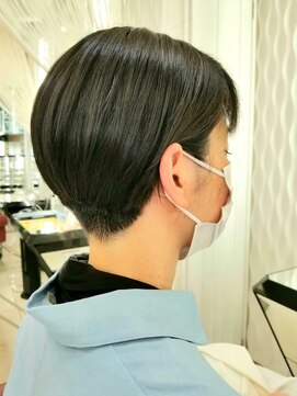 クオリス 赤塚店(QUALIS) 大人可愛い20代30代40代黒髪前下がりショートボブ丸みショート