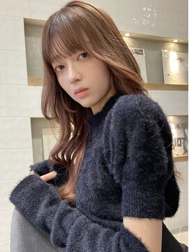 アイヴィー(IVY) シースルーバングくびれヘア 艶髪ベージュカラー 顔まわりカット