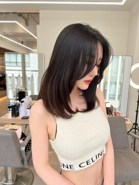 ラル 立川(lar) 暗髪レイヤーカット_ネビージュこなれミディ20代30代40代